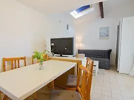 Отель Le Clos De La Ricarde 2*